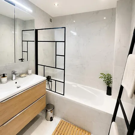 Comfortable With Parking - Riviera Apartman *